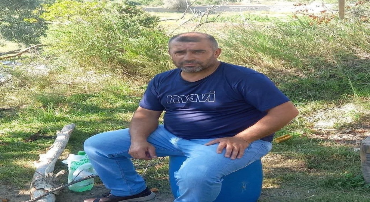 Ecel inşaat işçisini ağaç altında dinlenirken yakaladı