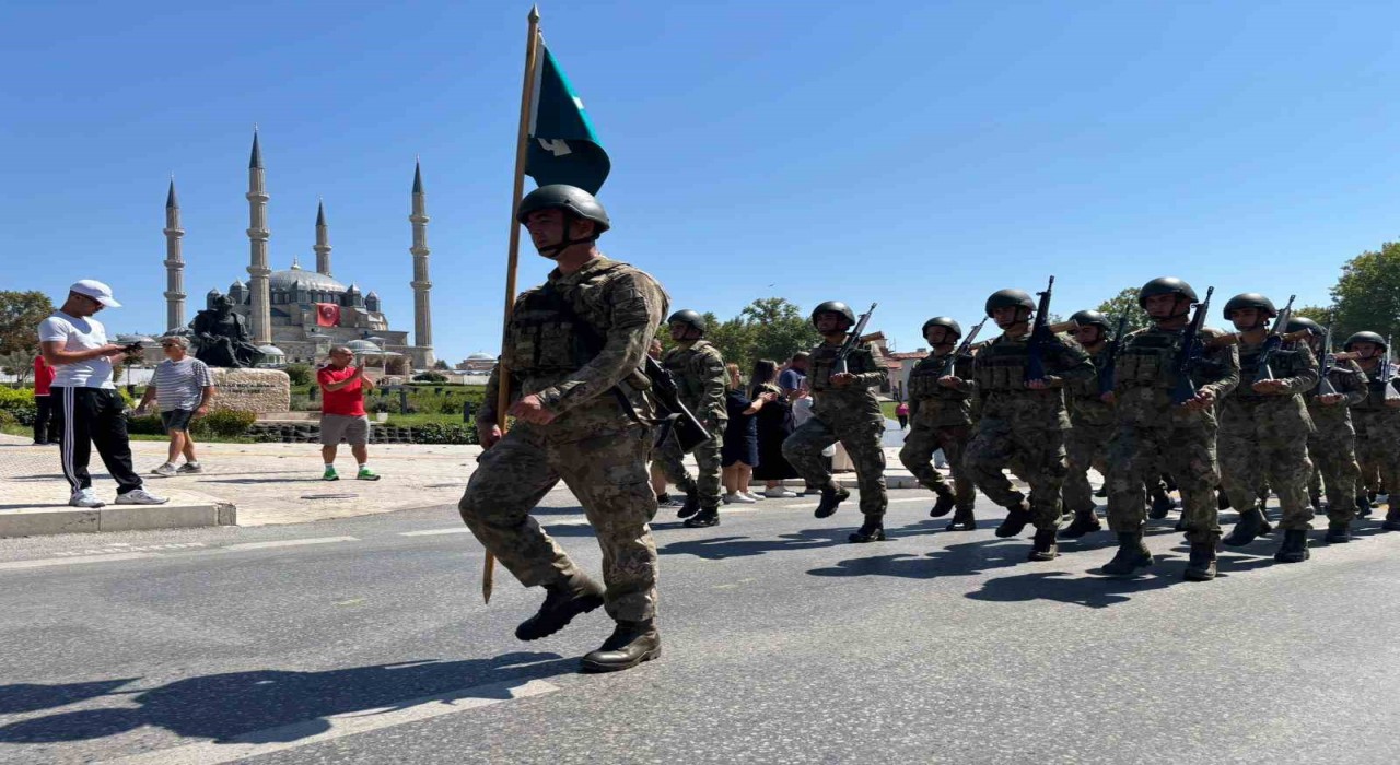 Edirnede 30 Ağustos coşkusu: Mehmetçiğin zafer yürüyüşü dosta güven, düşmana korku saldı