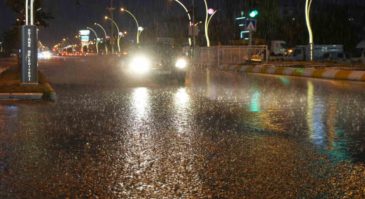 Edirnede kuraklığın ardından sağanak yağış can suyu oldu