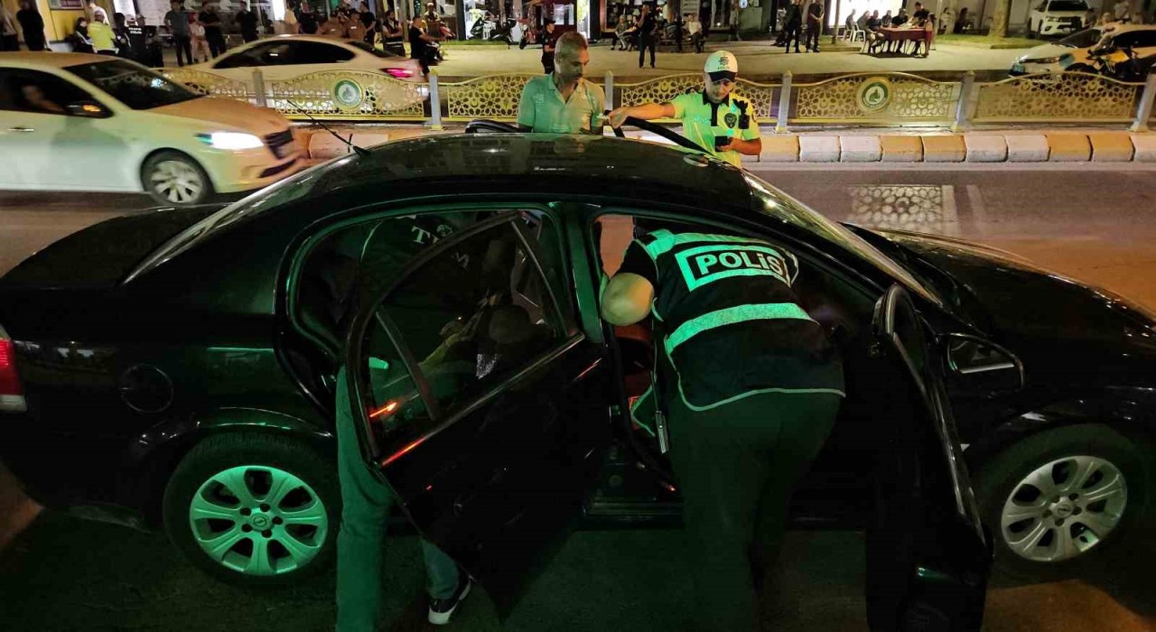 Edirnede şok uygulama: 275 kişi ve 120 araç sorgulandı