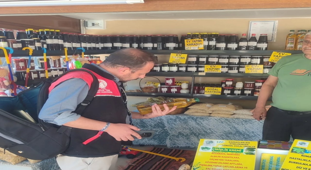 Edremitte seyyar tezgahlarda gıda denetimi