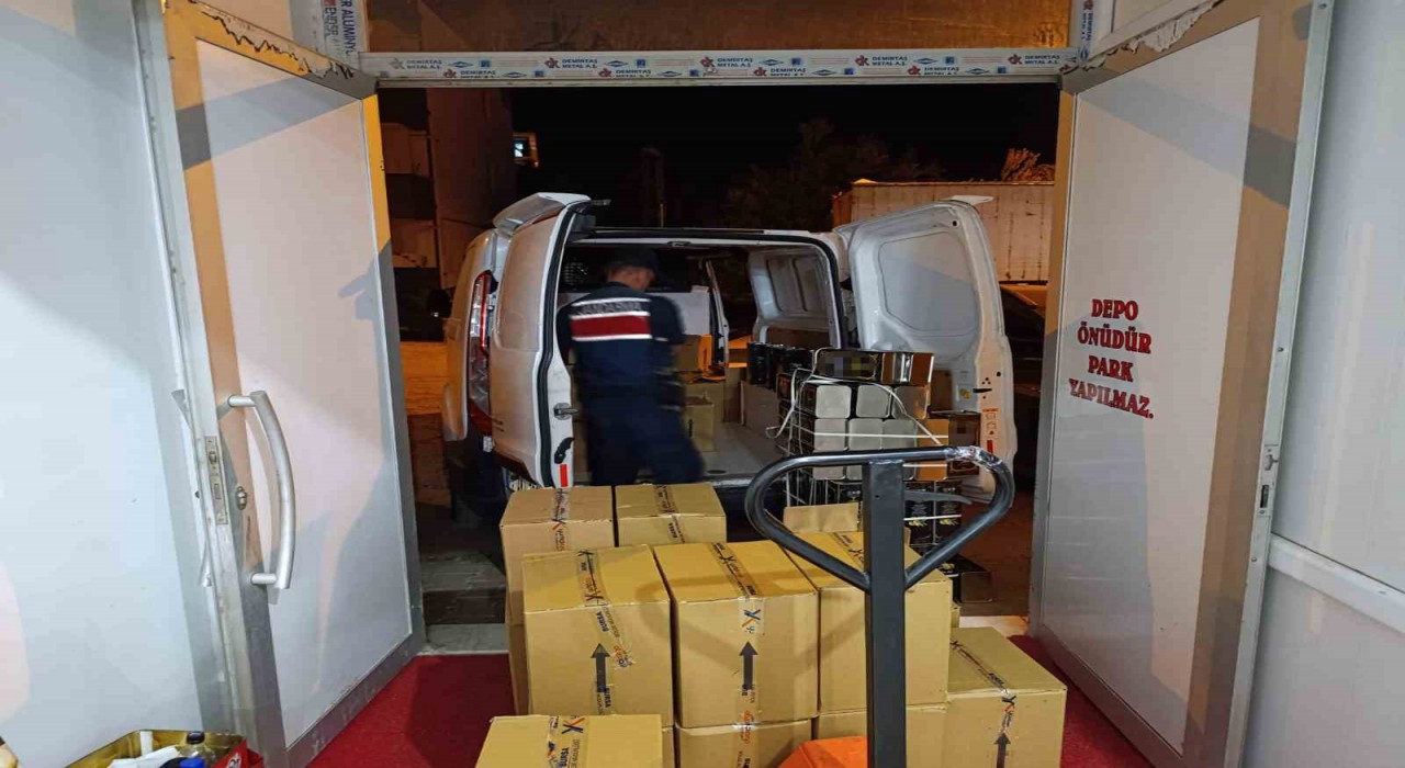 Edremitte taklit ve tağşiş 15 bin 365 litre zeytinyağı ele geçirildi