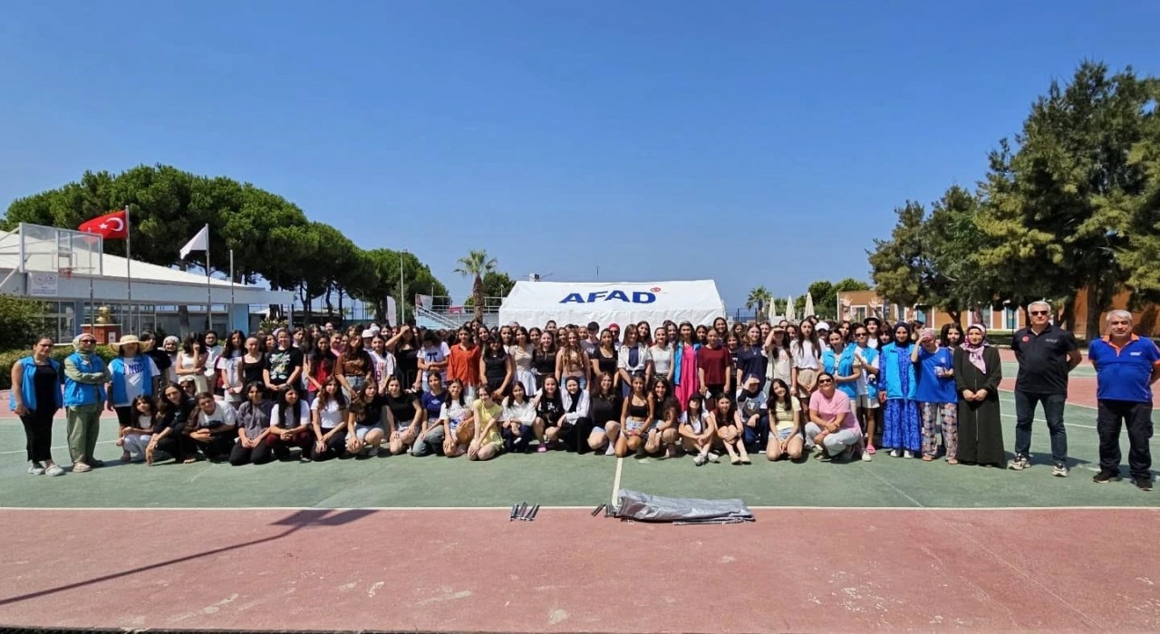 Efeler Gençlik Kampında öğrencilere afet farkındalık eğitimi