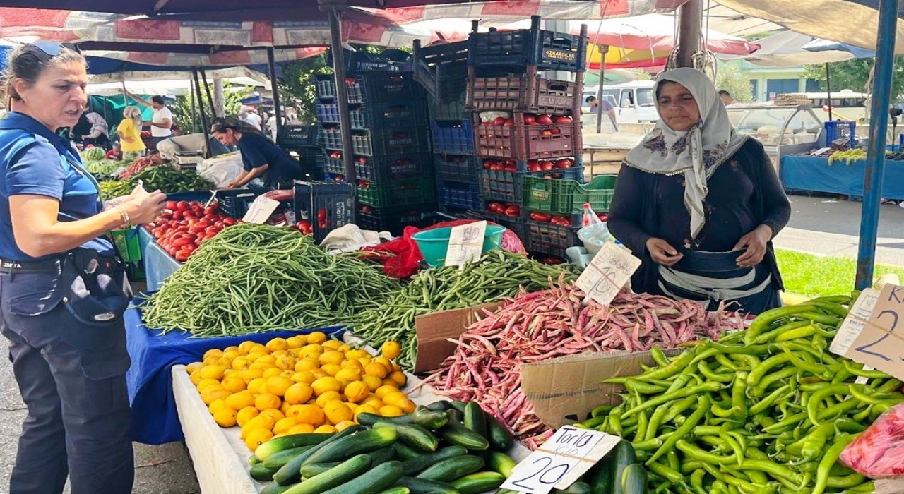 Efelerde pazar yerlerinde fiyat etiketi denetimi