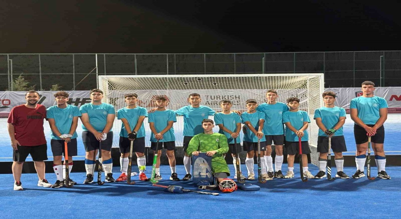 Elazığ çim hokeyinde iddialı