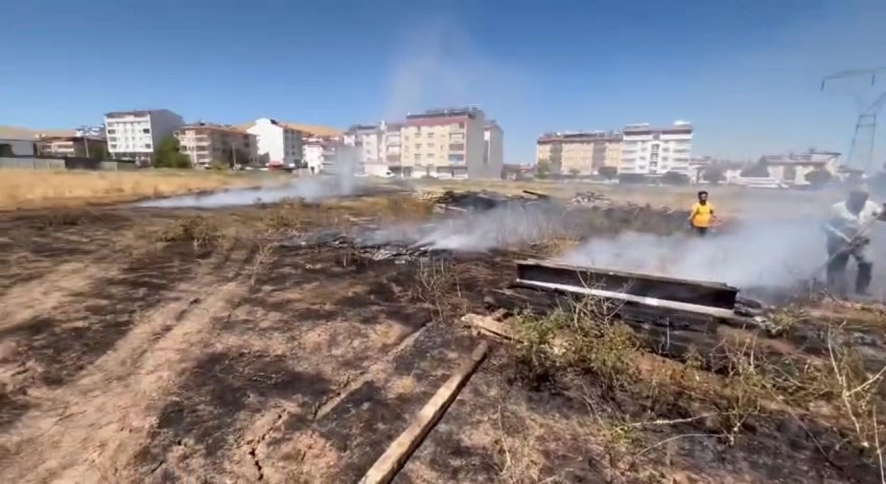 Elazığda çıkan yangın maddi hasara neden oldu