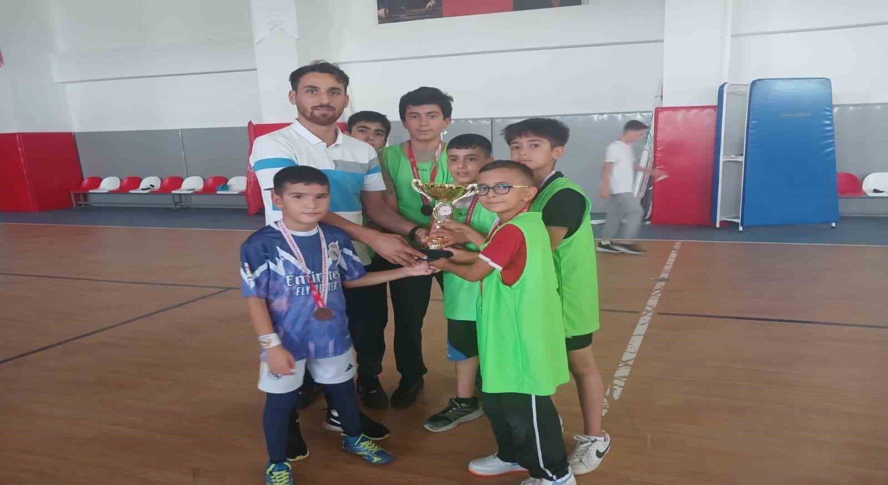 Elazığda futsal turnuvası sona erdi