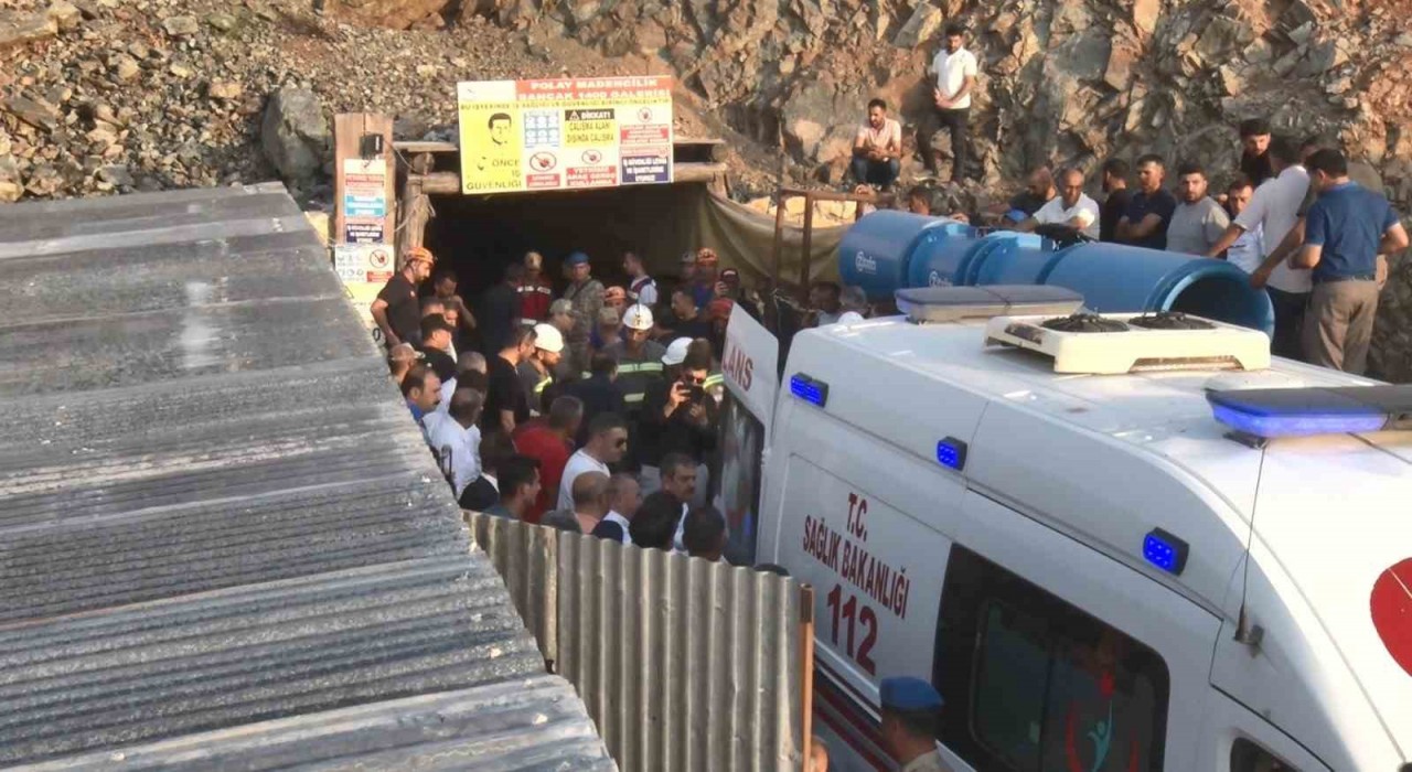 Elazığda göçük altında kalan işçinin cenazesi hastane morguna kaldırıldı