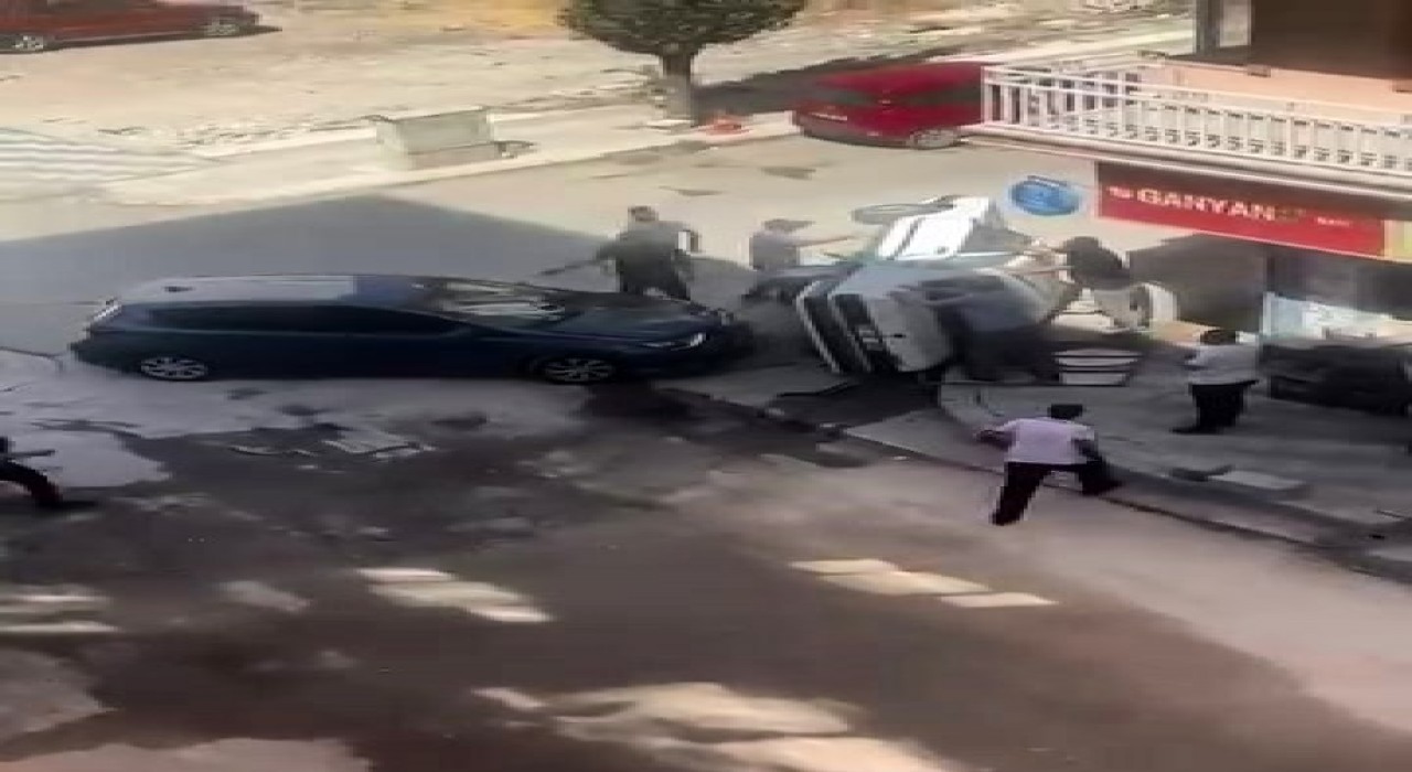 Elazığda kaza yapan otomobil yan yattı: 1 yaralı