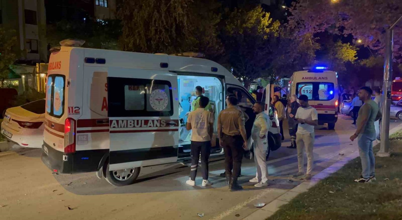 Elazığda zincirleme trafik kazası: 2si çocuk 4 yaralı