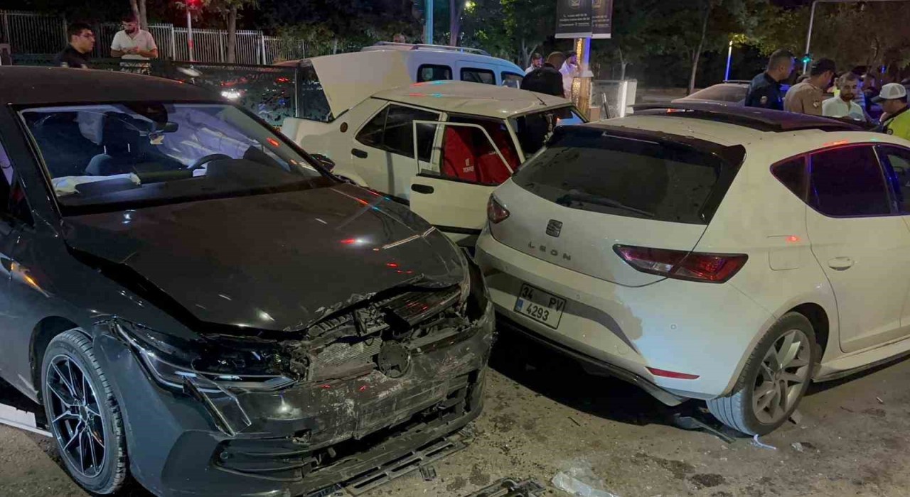 Elazığda zincirleme trafik kazası: 4 yaralı