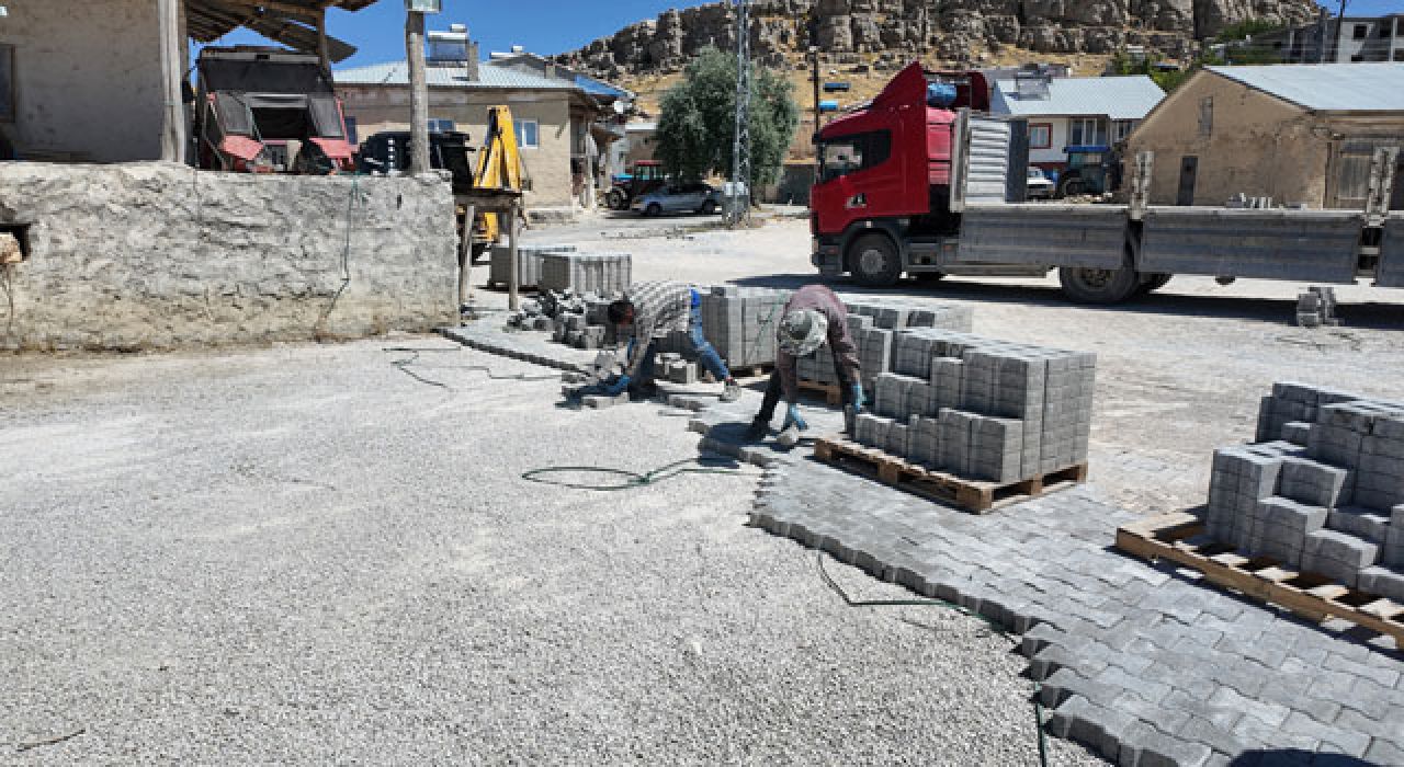 Elbistan’a 6 Bin Metrekare Kilit Parke Desteği