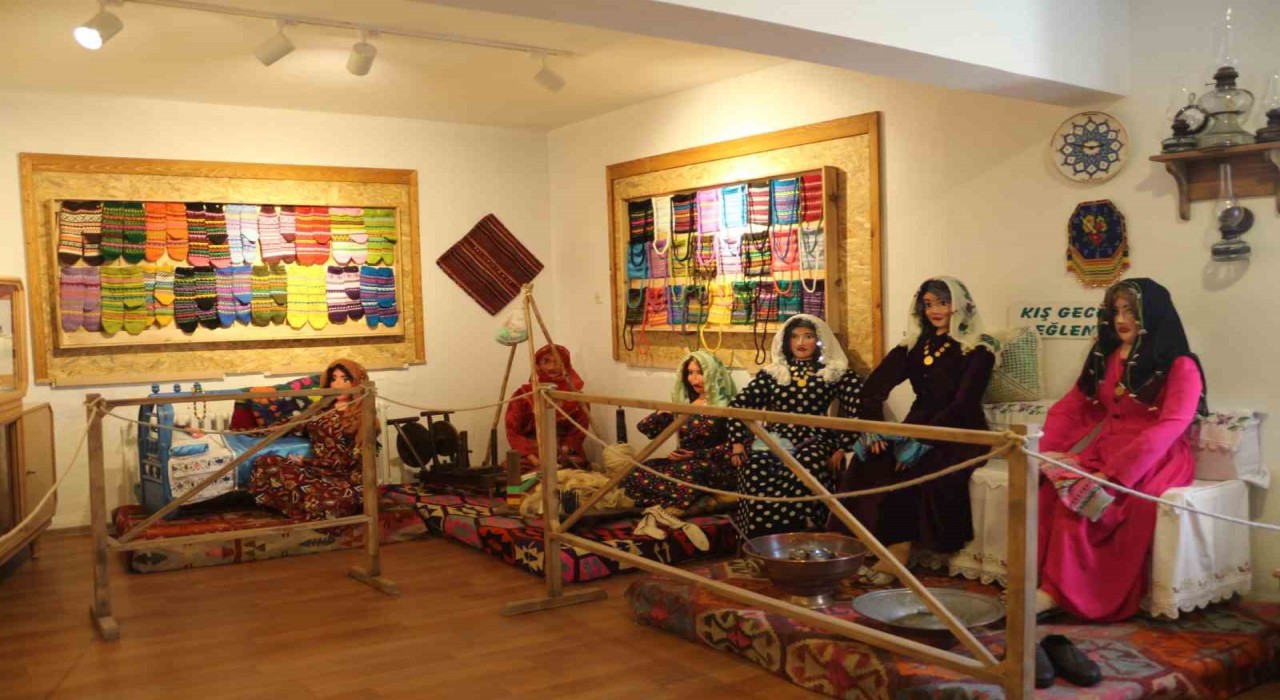 Emekli anaokulu öğretmeni kitre bebeklerden oluşan müze hayalini gerçekleştirdi