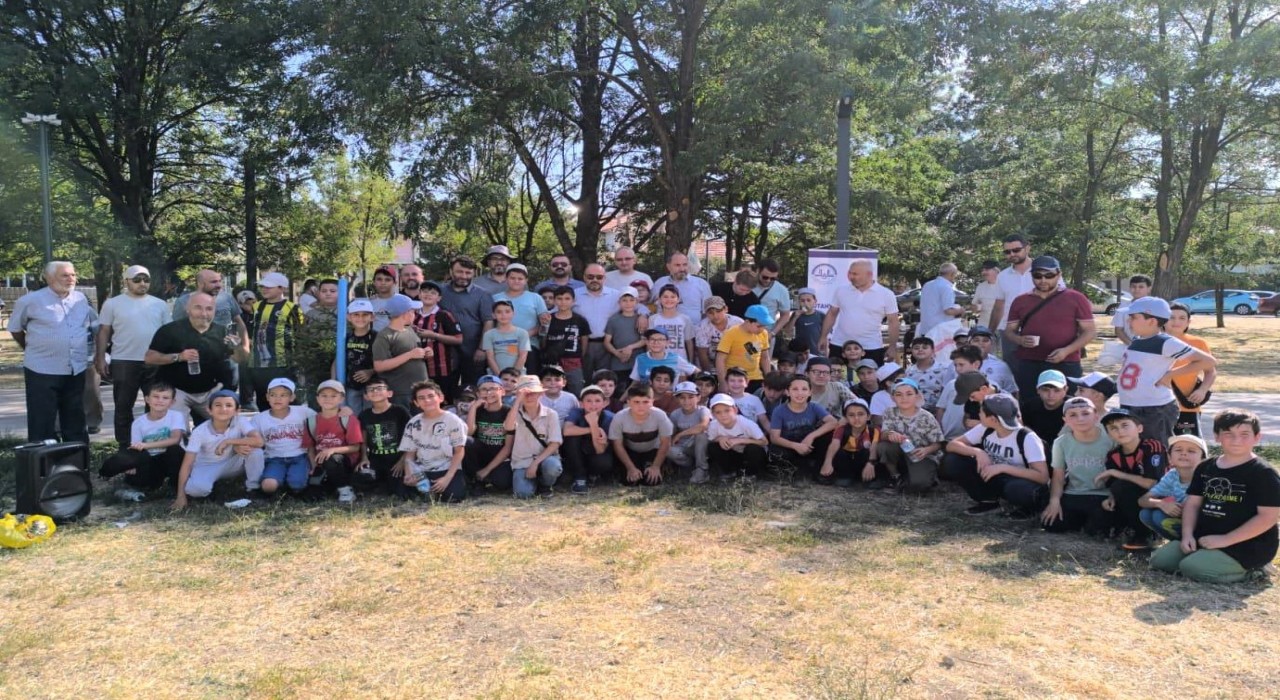 Emir Sultan Hafızlık Kuran Kursu öğrencileri piknikte buluştu