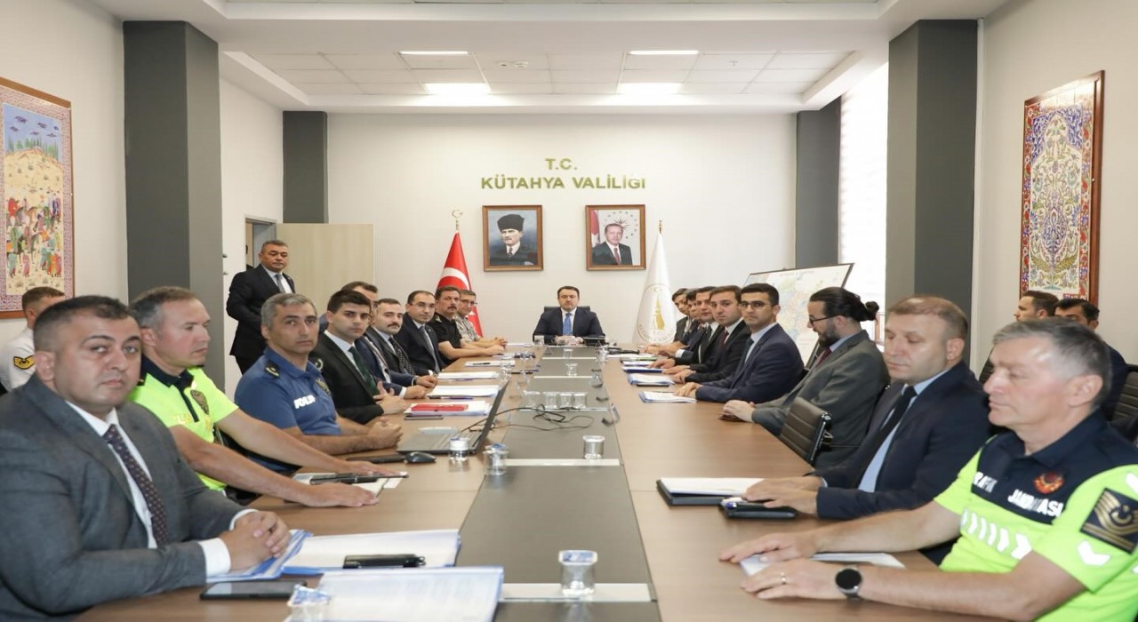 Emniyet ve jandarma teşkilatlarımız özveriyle çalışıyor