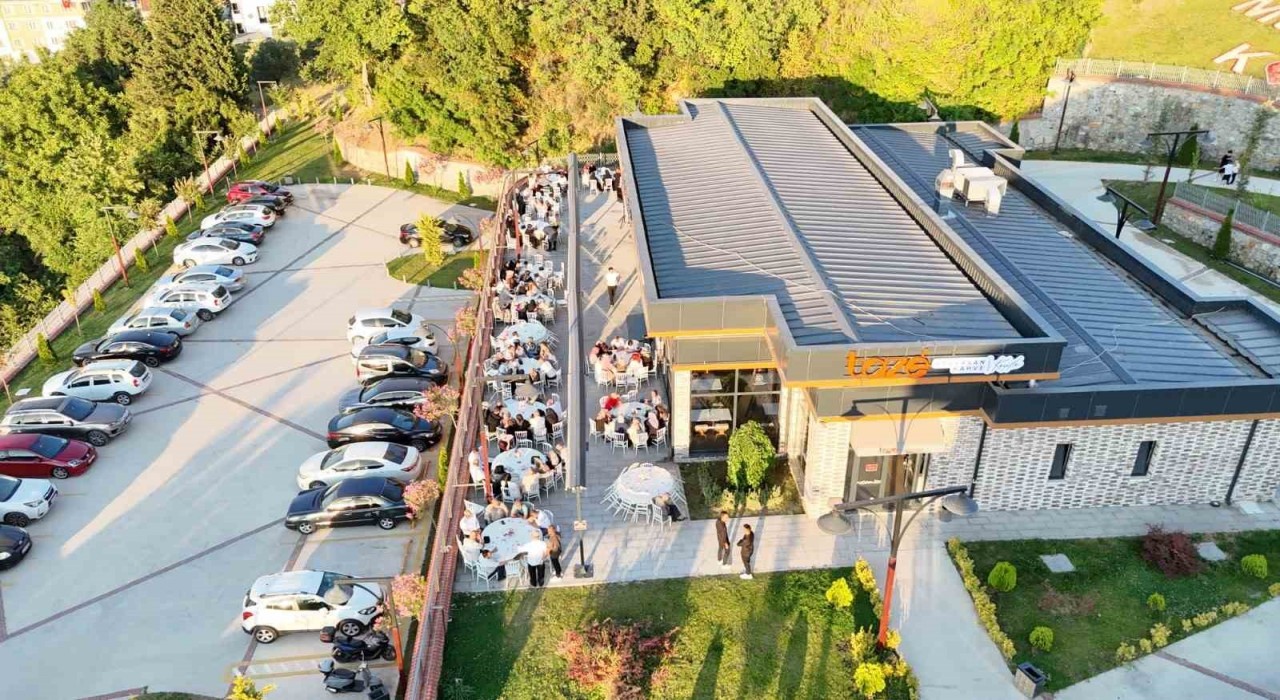 En mutlu Evetler bu salonda yankılanıyor