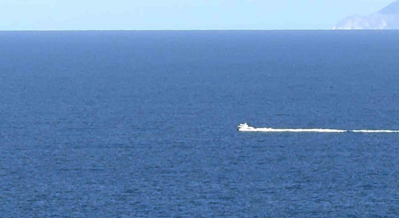 Erdek açıklarında sahil güvenlik ve deniz kuvvetleri seferber oldu