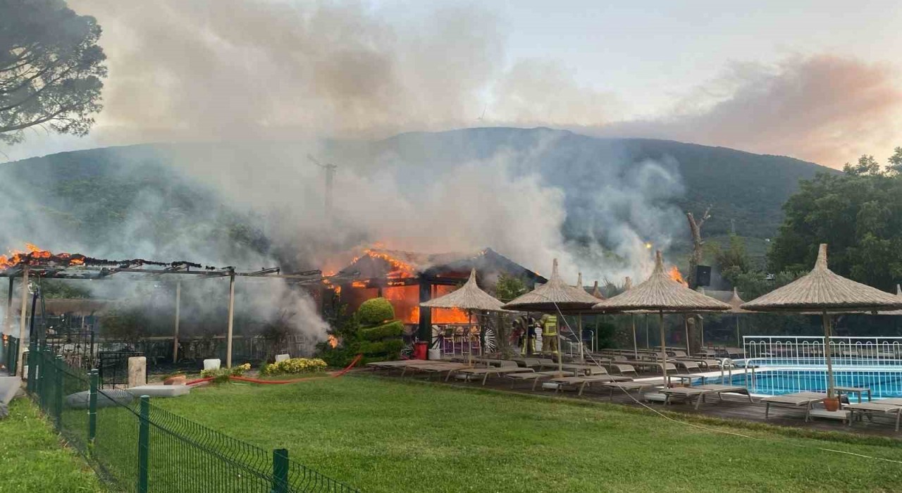 Erdekte otelde yangın