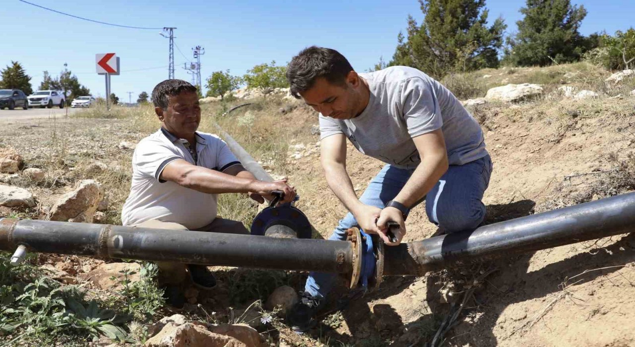 Erdemlinin kırsalına sulama borusu desteği