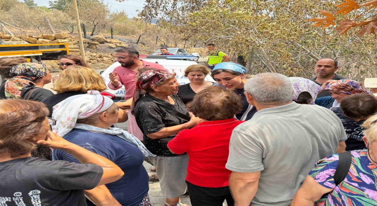 Ersin, yangında evleri zarar görenlerle bir araya geldi