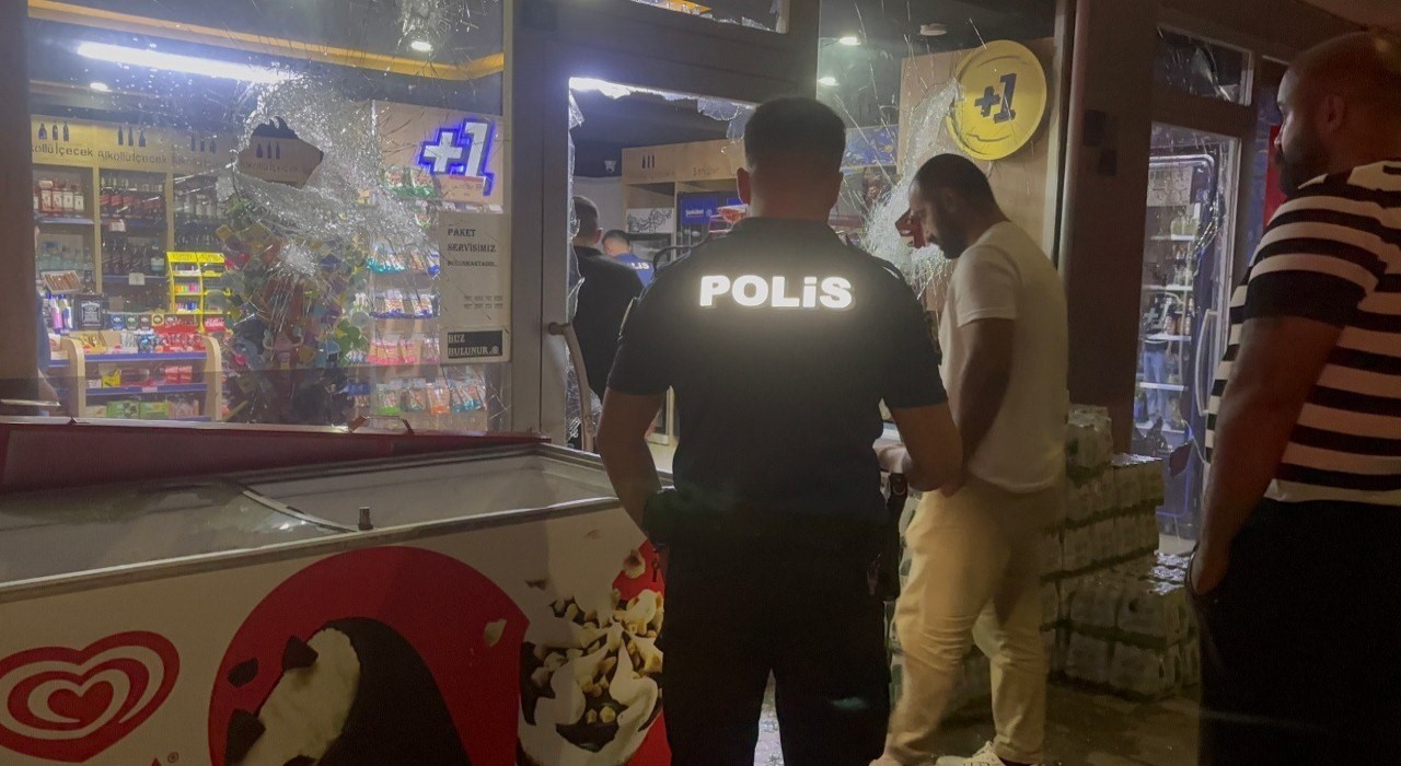 Erzincanda alkollü şahıs işyerine saldırdı