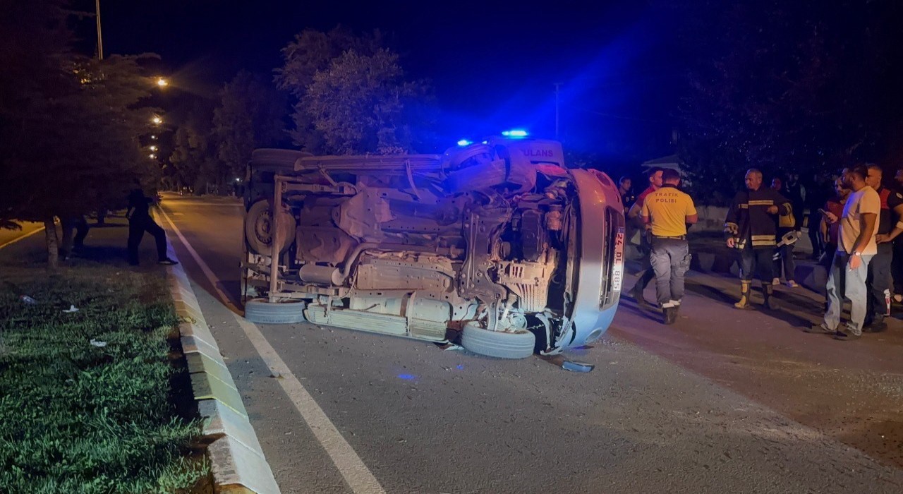 Erzincanda alkollü sürücünün kullandığı araç takla attı