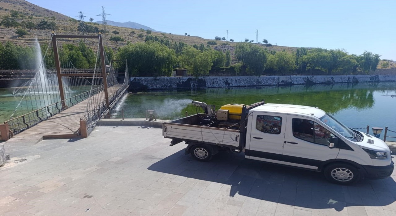 Erzincanda ilaçlama ekipleri iş başında