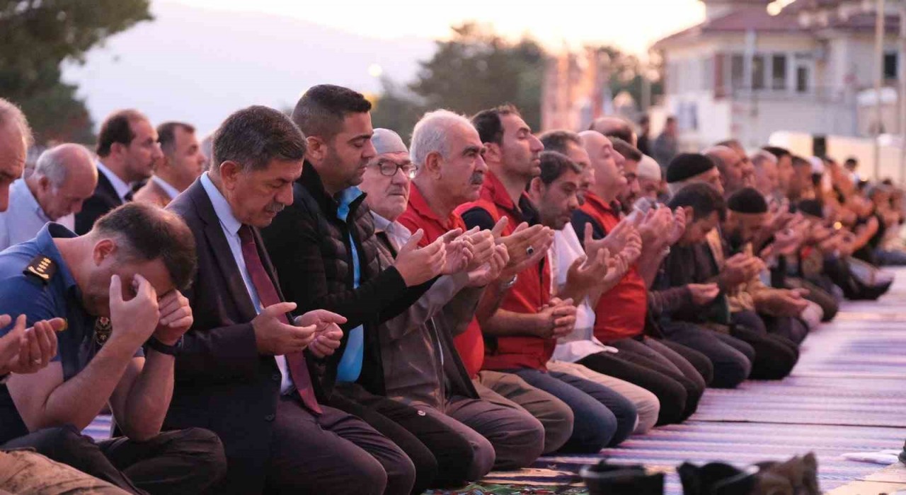 Erzincanlılar Terzibaba Gününde sabah namazında buluştu