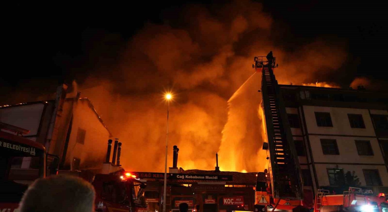 Erzurum Valisi Mustafa Çiftçiden yangınla ilgili açıklama