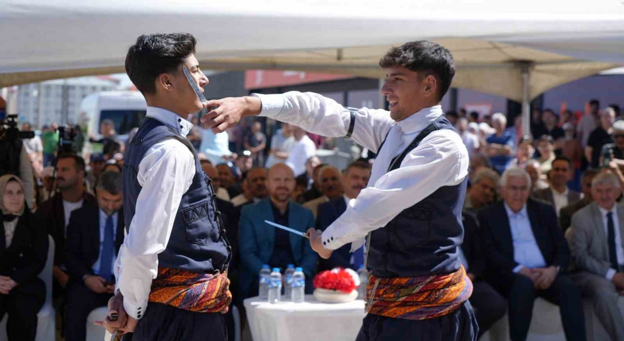 Erzurumda halk pazarı açıldı