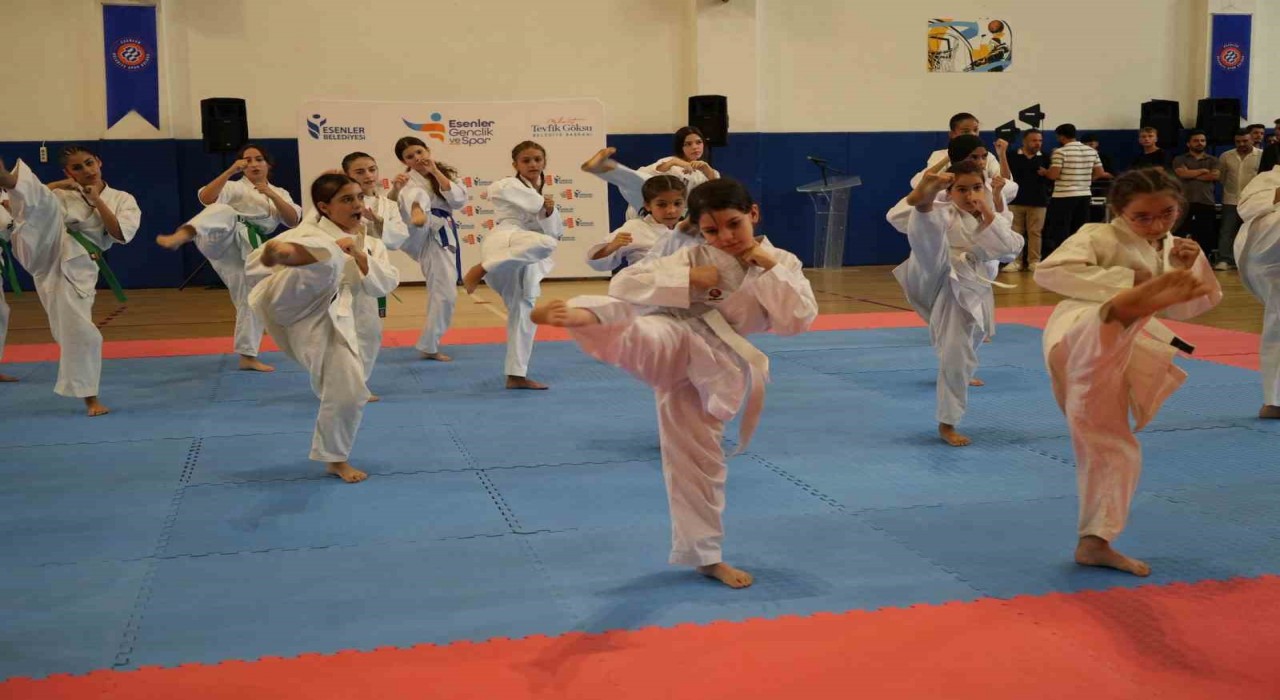 Esenlerde Yaz okulu öğrencilerine kapanış töreni düzenlendi