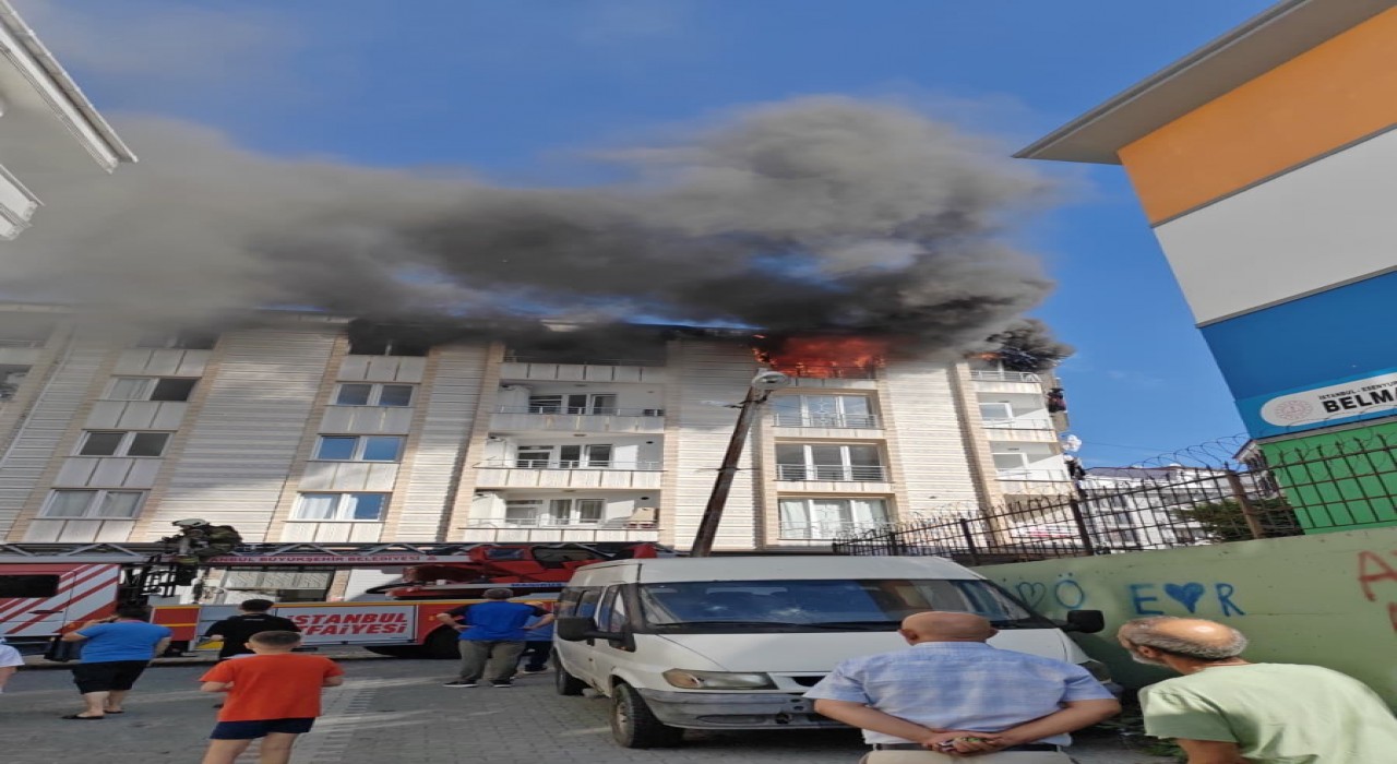 Esenyurtta 4 katlı binada çıkan yangın paniğe neden oldu