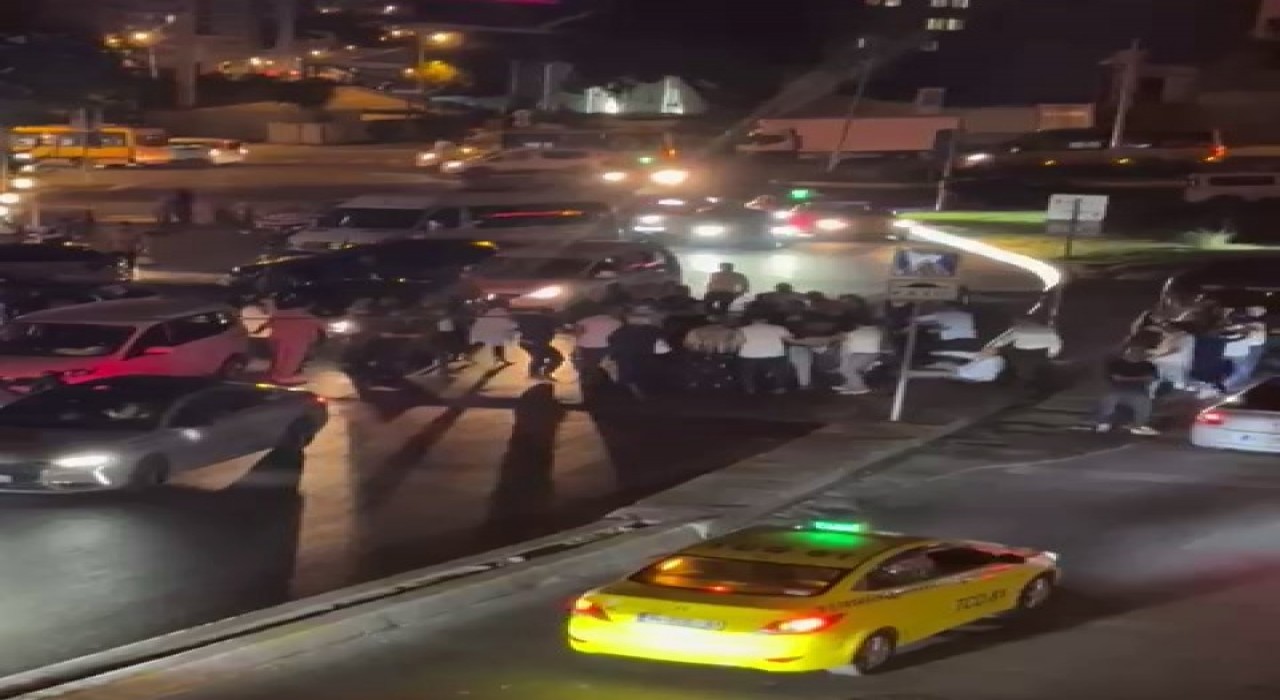 Esenyurtta düğün çıkışı taraflar birbirine girdi: O anlar kamerada