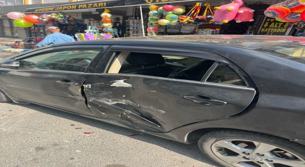 Esenyurtta faciadan dönüldü: Vinç kaydı, yaşlı adam iki torunuyla otomobilin altında kaldı