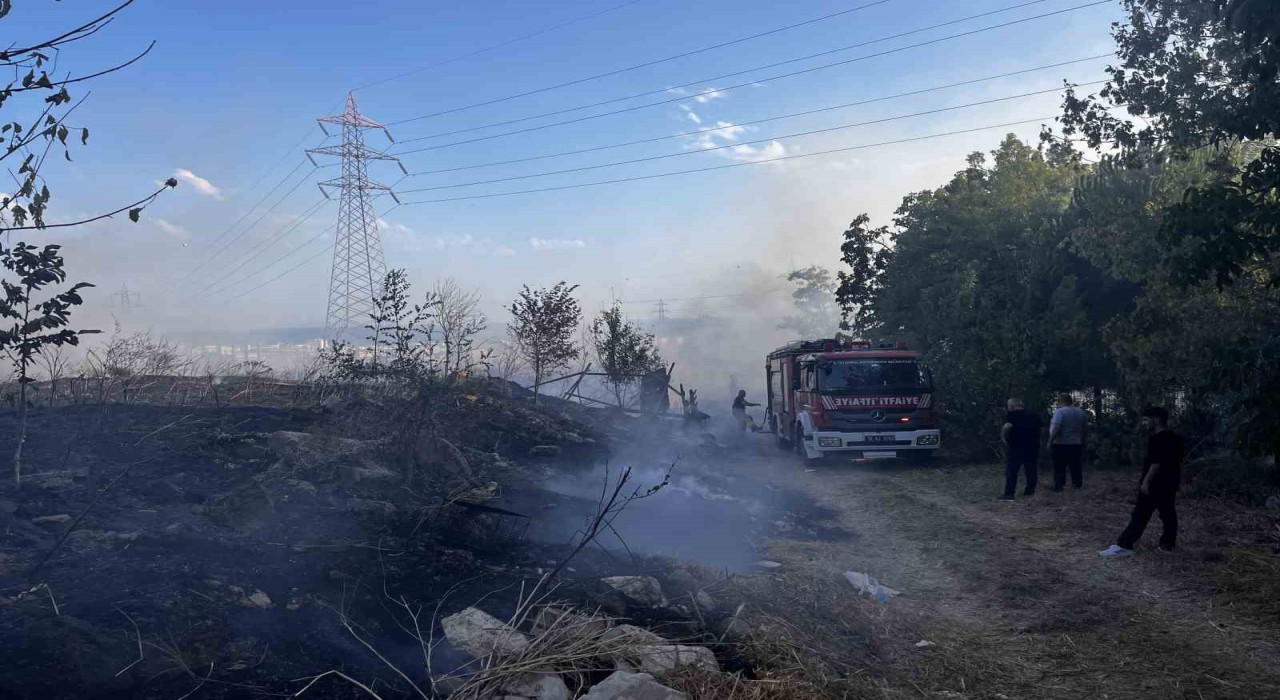 Esenyurtta otluk alanda çıkan yangın söndürüldü