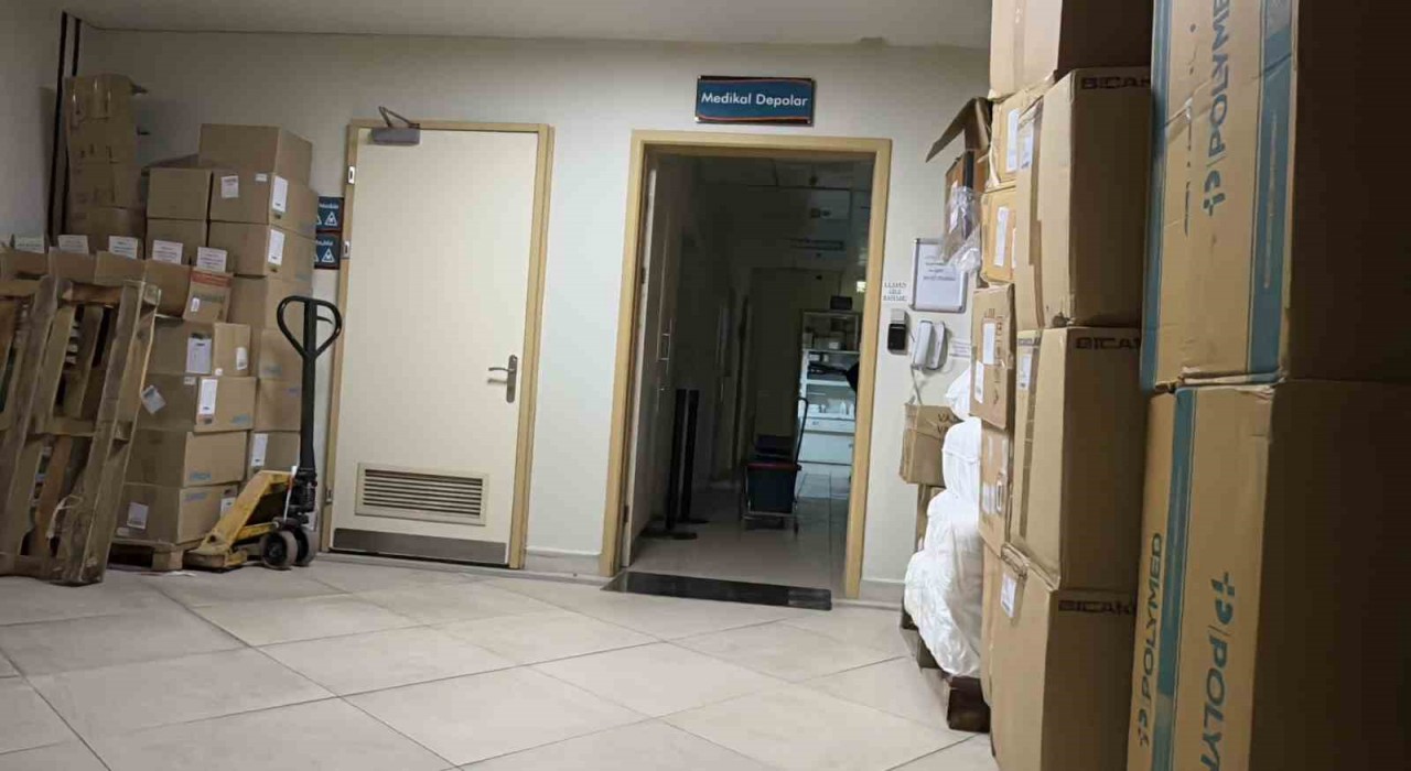 Eşini hastanede silahla vurarak ağır yaraladı