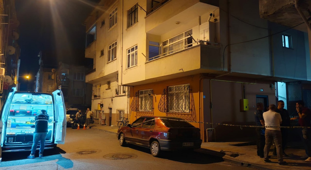 Eşini vurup, aynı tabancayla kendi kafasına ateş etti