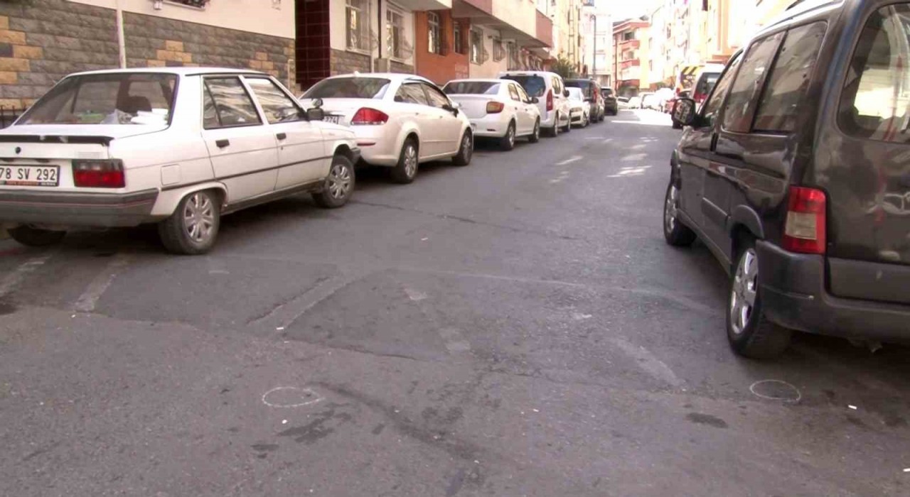 Eyüpsultanda 20 yaşındaki genç, sokak ortasında silahla vurularak öldürüldü