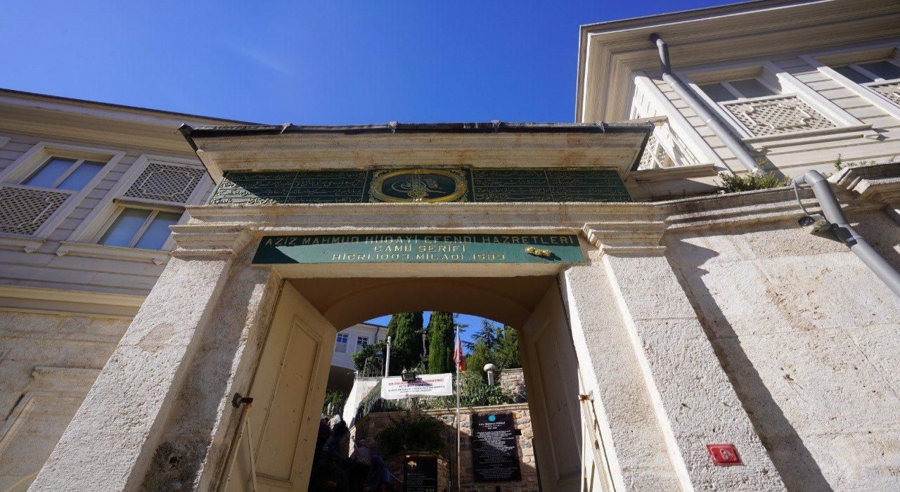 Fatih Belediyesinden vatandaşlara Boğazın Manevi Muhafızları Türbe Gezisi