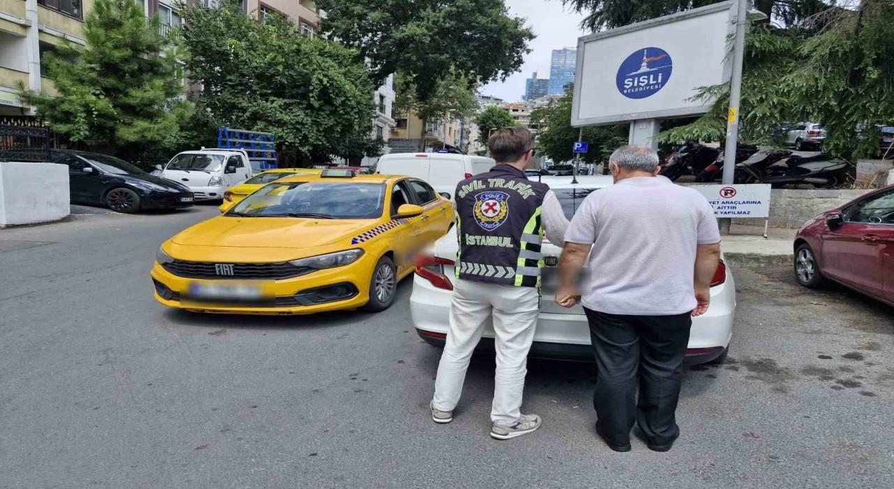 Fatihte yolcu seçen ticari taksi şoförü yakalandı