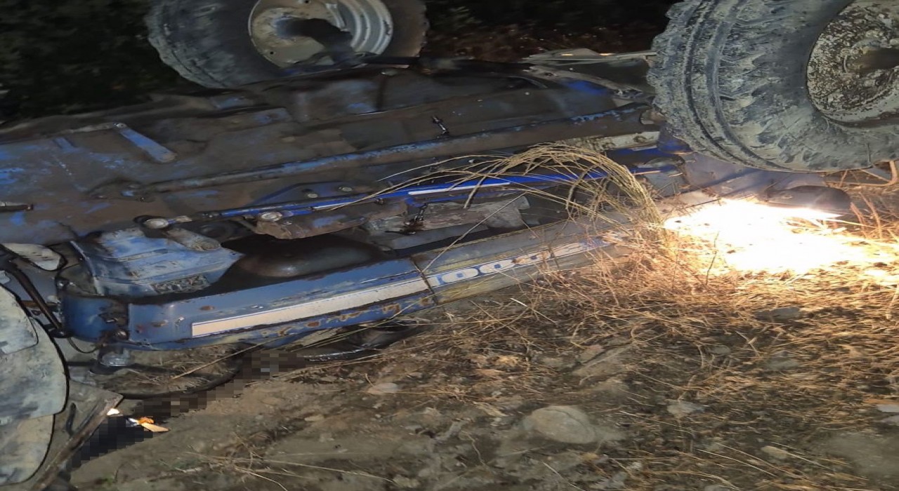 Fekede traktör devrildi: 1 ölü