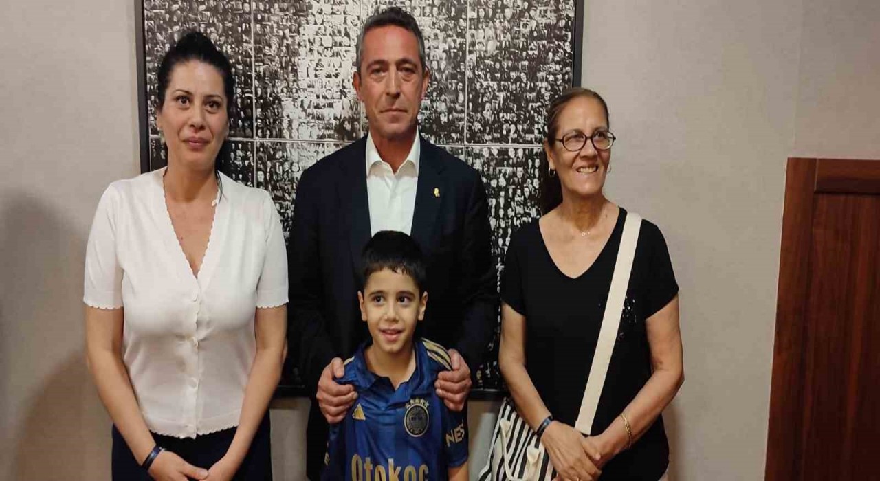 Fenerbahçe, lösemi hastası İzmirli Rüzgarı stadyumda ağırladı