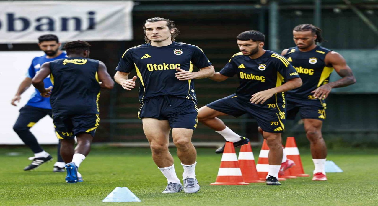 Fenerbahçede yeni transfer Edson Alvarez, ilk antrenmanına çıktı