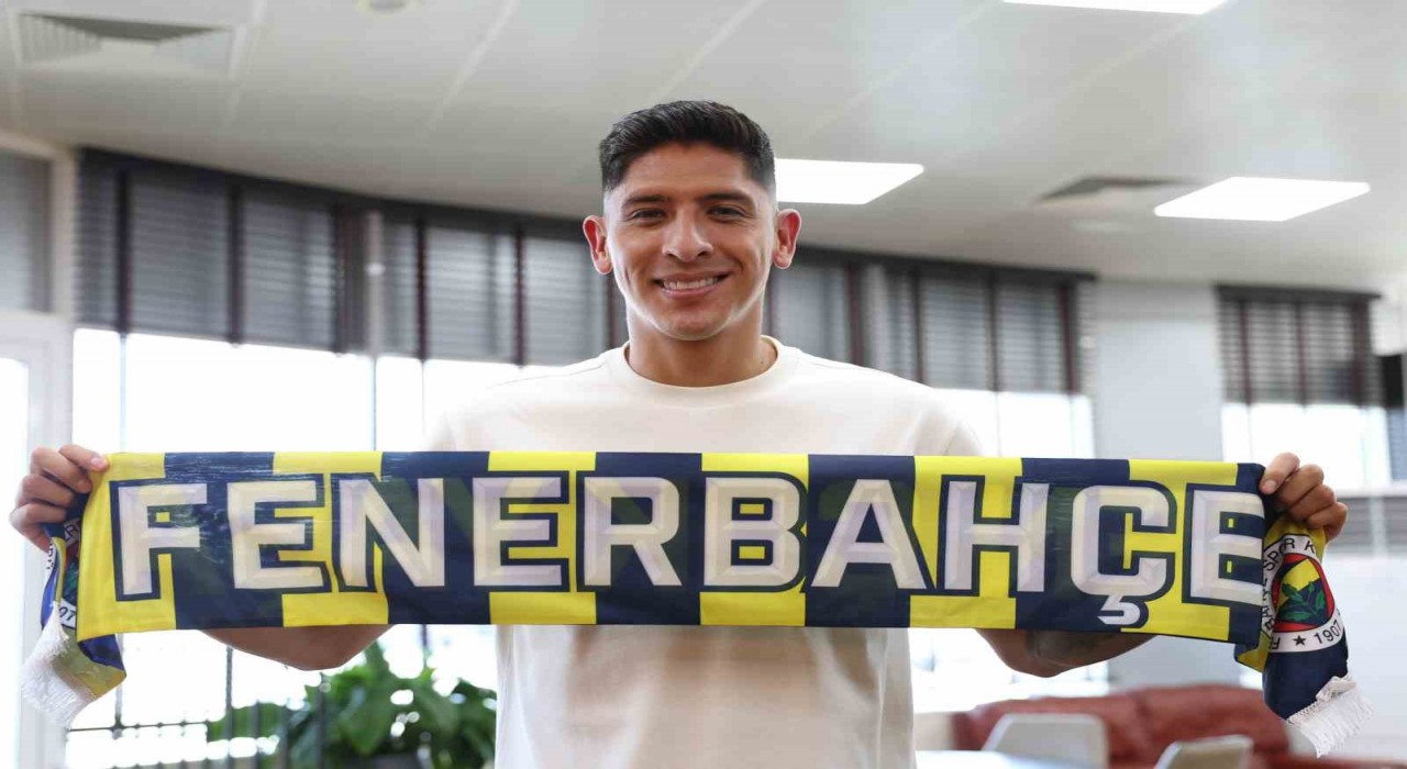 Fenerbahçenin yeni transferi Edson Alvarez, İstanbula geldi