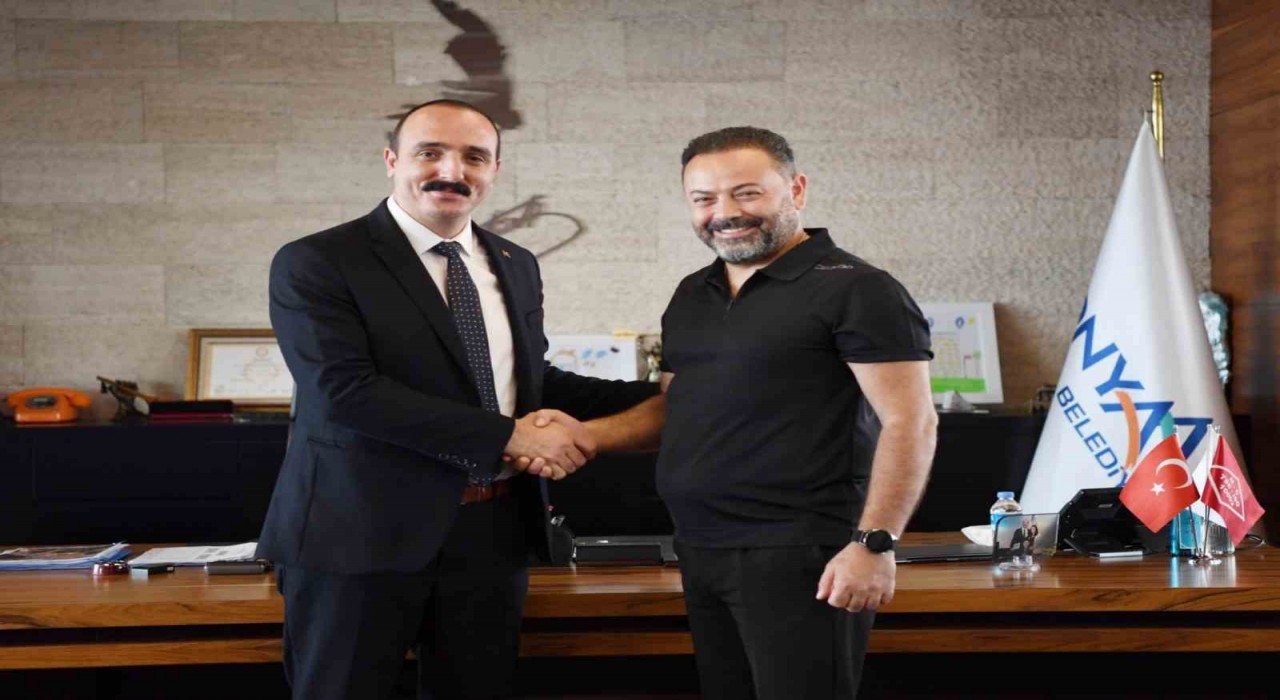 Fesli Efenin hikayelerinden Konyaaltına iki türkü yapıldı