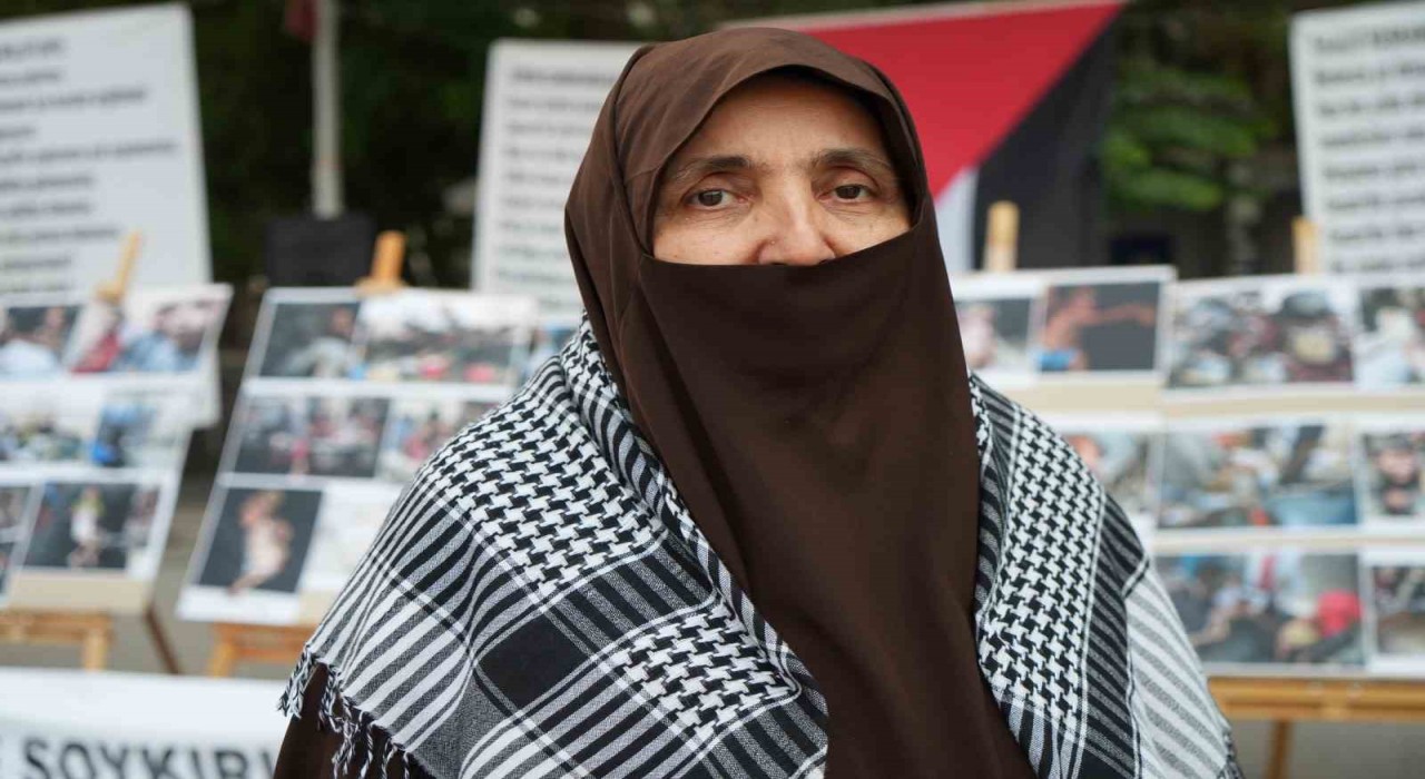 Filistin için imza kampanyasına destek veren Cemile teyze: Her bir imza İsraile bir bomba olacak