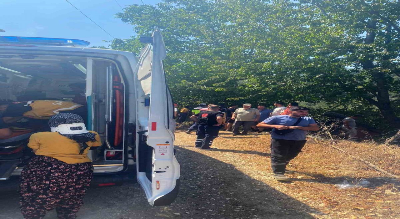 Fındık işçilerini taşıyan traktör devrildi: 4 yaralı