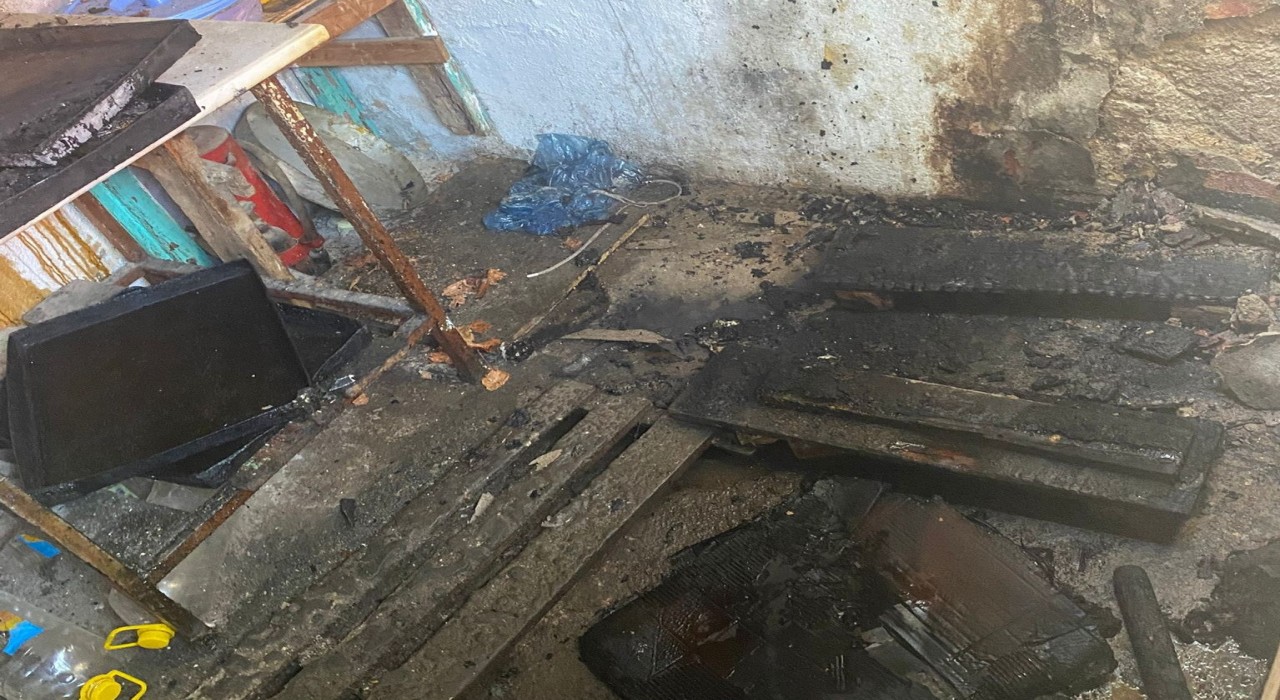 Fırında unutulan yemek az daha evi yakıyordu