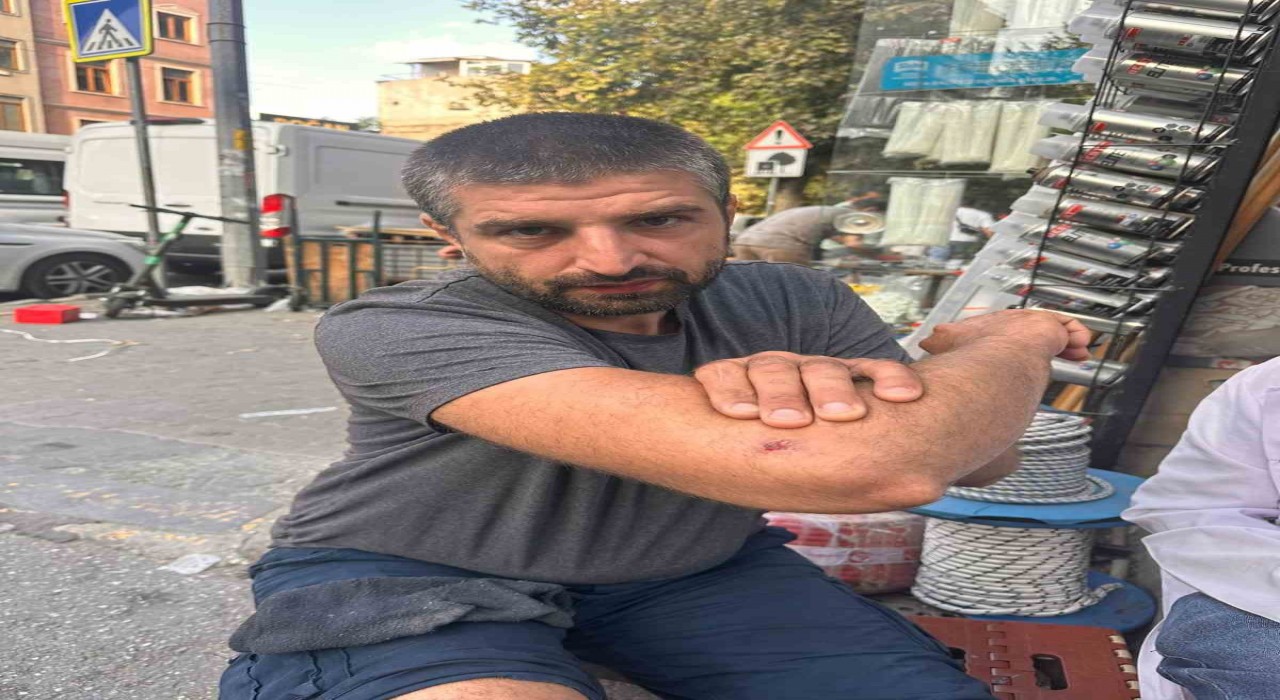 Floryada bir motosikletli facianın eşiğinden döndü: Araçların altında kalmaktan son anda böyle kurtuldu