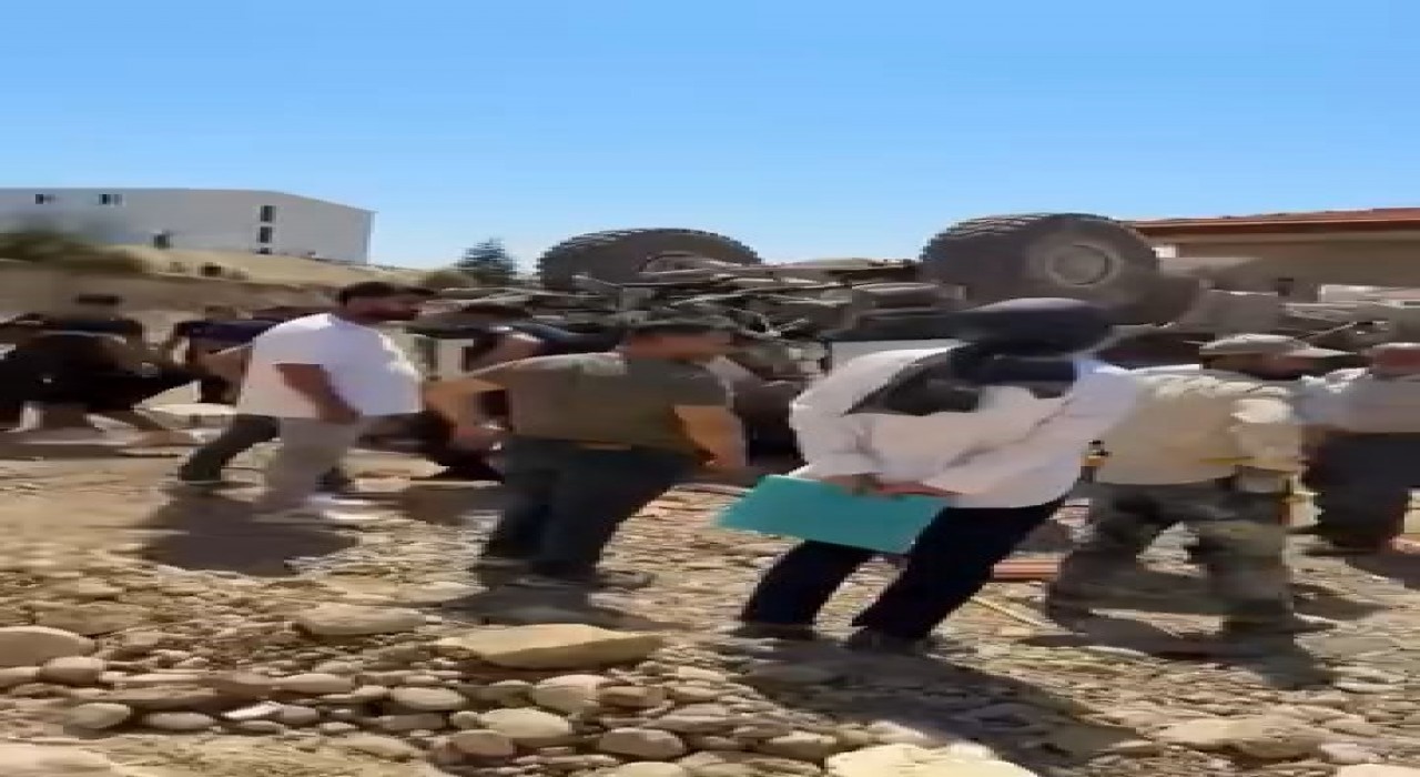 Freni patlayan iş makinesi takla attı: 1 yaralı